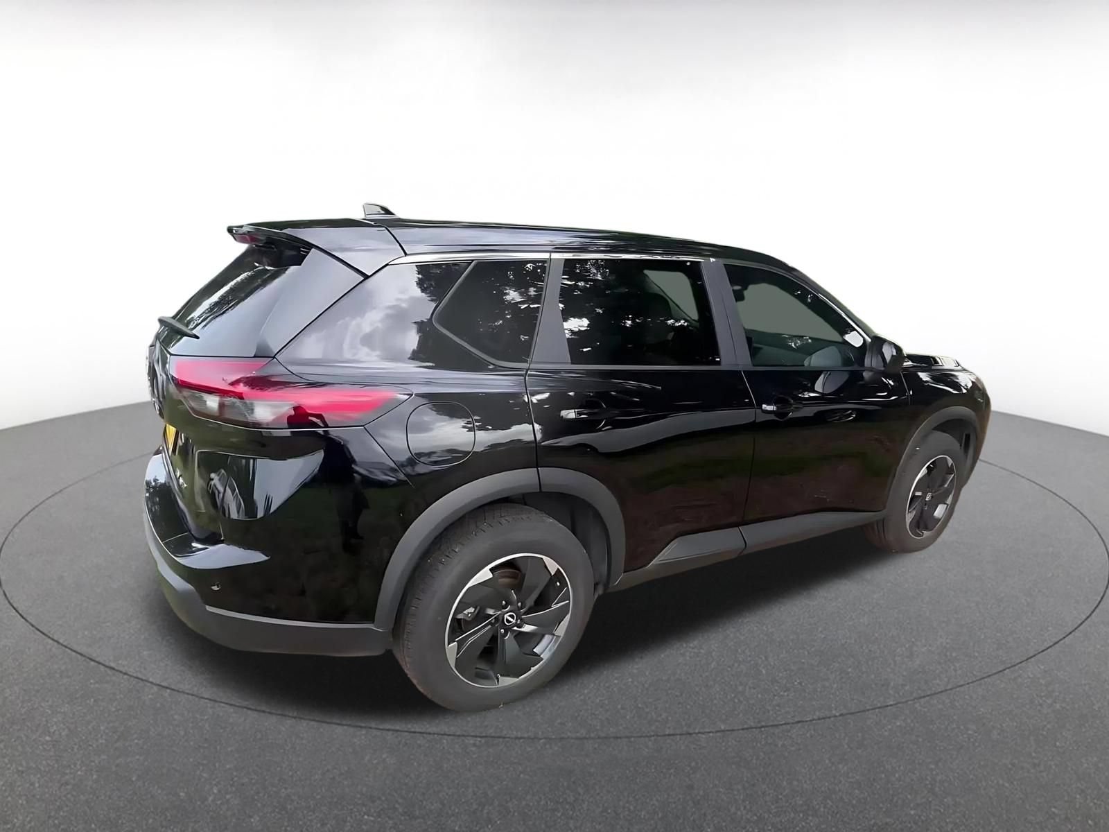 Used 2025 Nissan Rogue SV AWD/4WD image 14