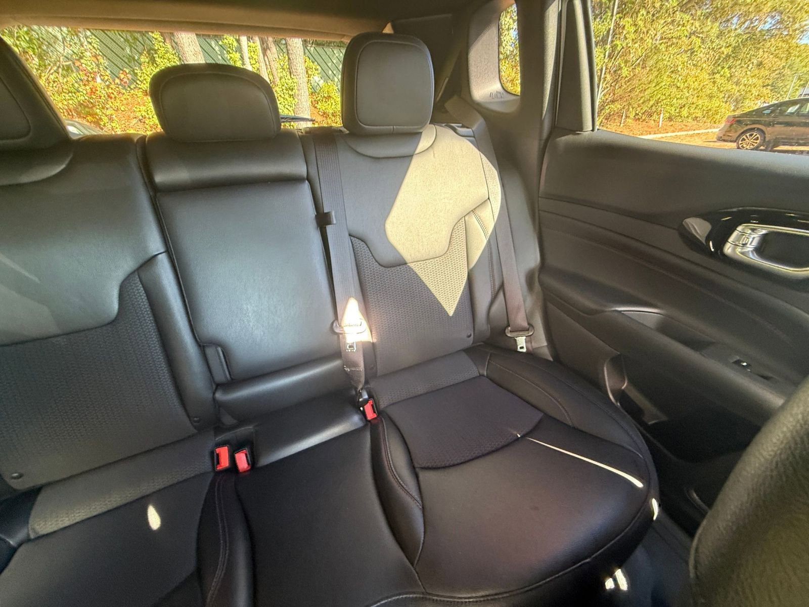 Used 2025 Jeep Compass Trailhawk image 37