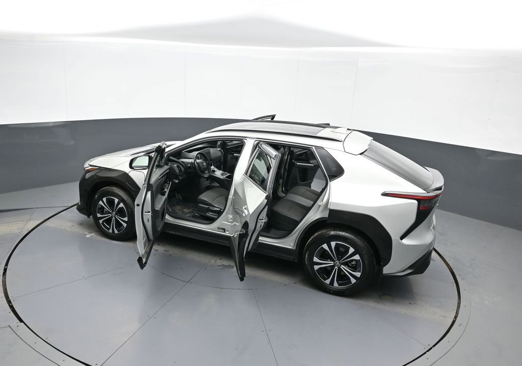 Used 2023 Toyota bZ4X XLE w/ Weather Package image 44