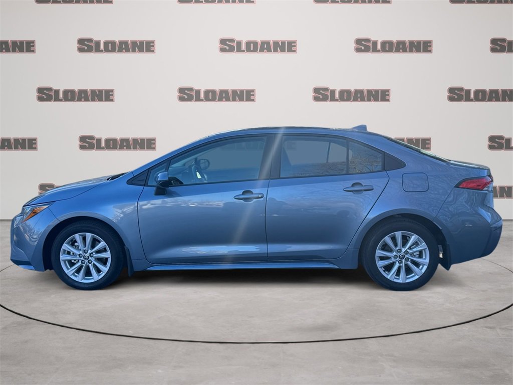 Used 2025 Toyota Corolla LE image 2
