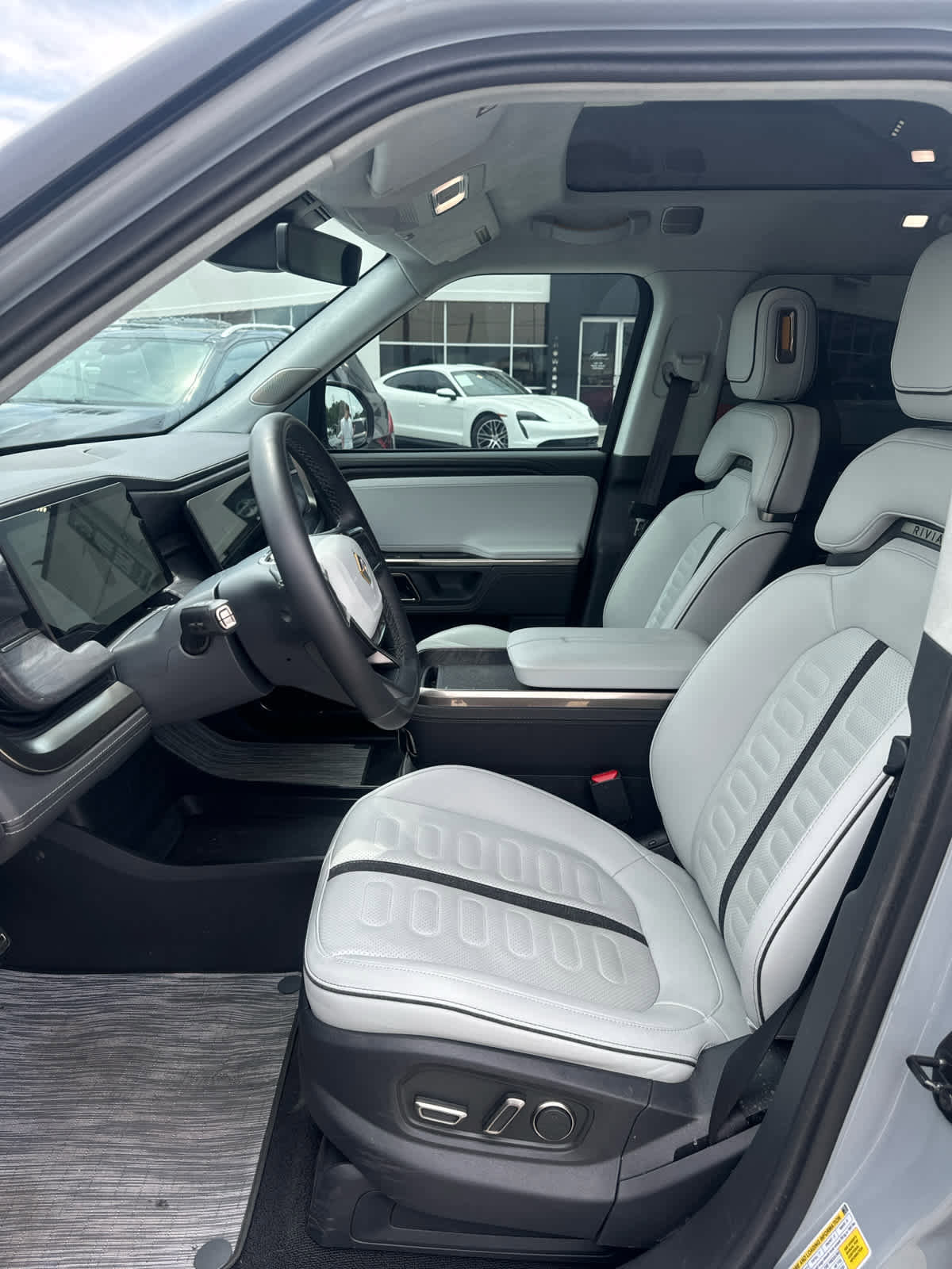 Used 2023 Rivian R1S Adventure AWD/4WD image 5