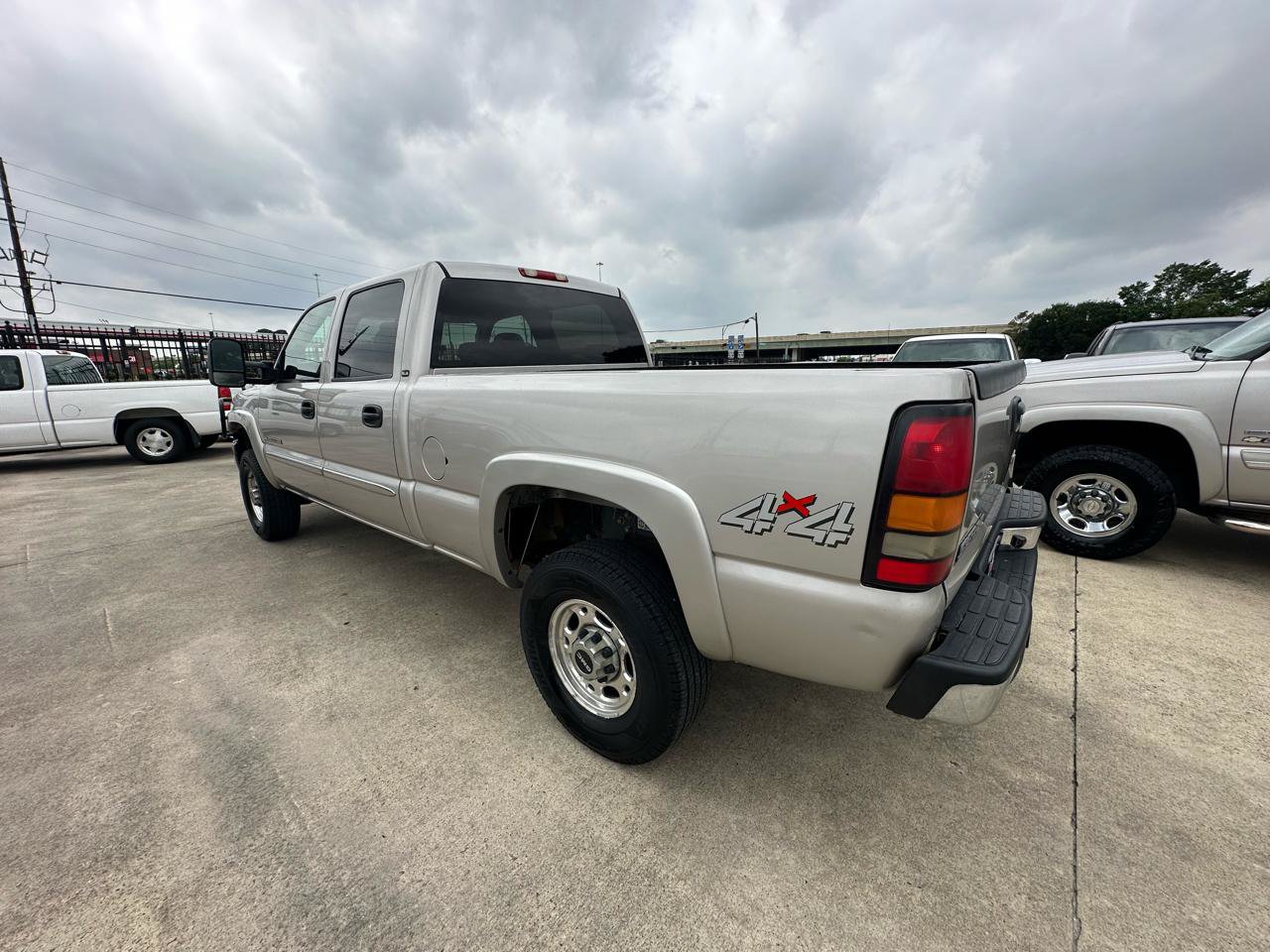 Used 2006 GMC Sierra 2500 SLE AWD/4WD image 4