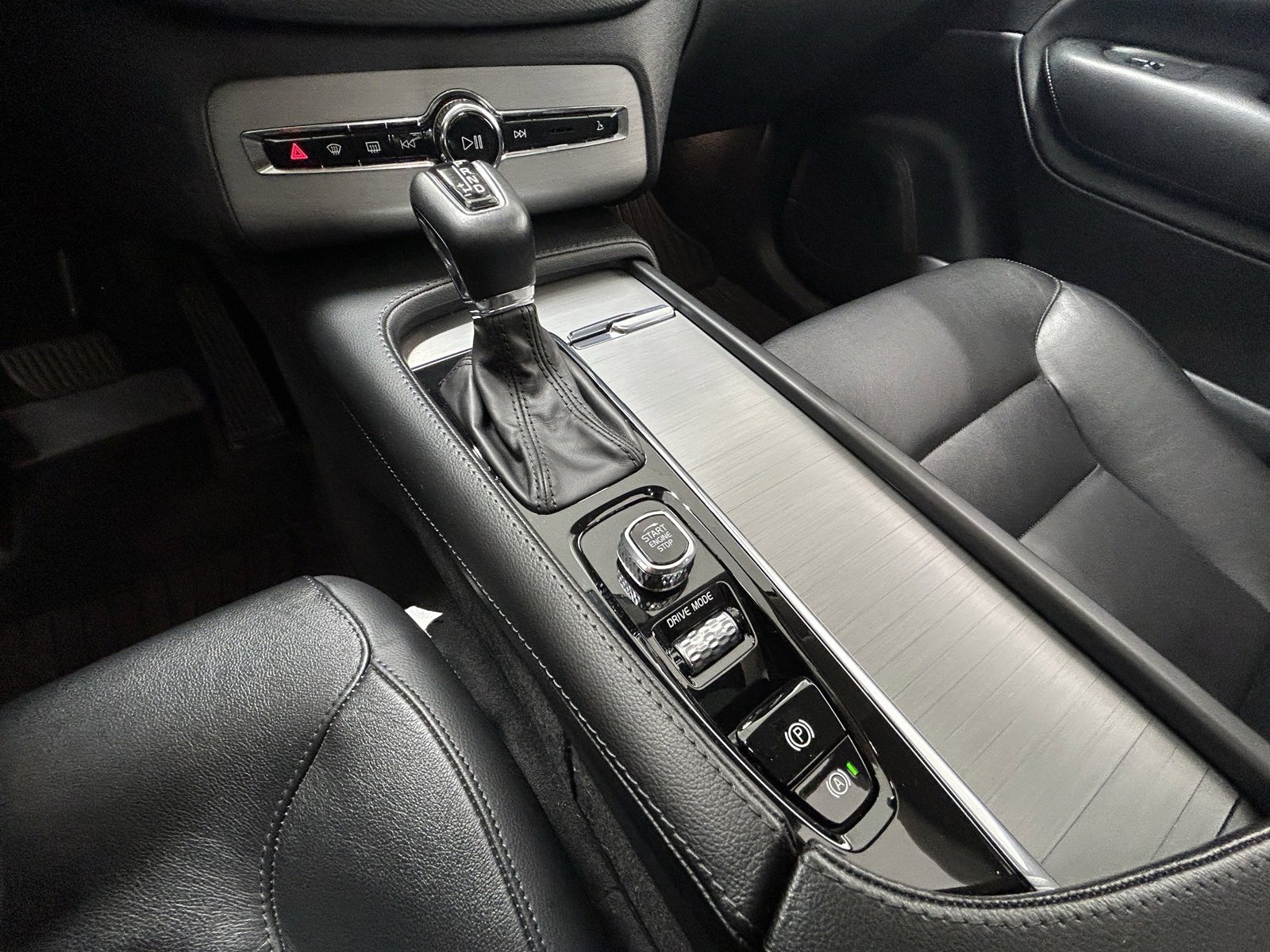 Used 2021 Volvo XC90 T5 Momentum w/ Climate Package image 22