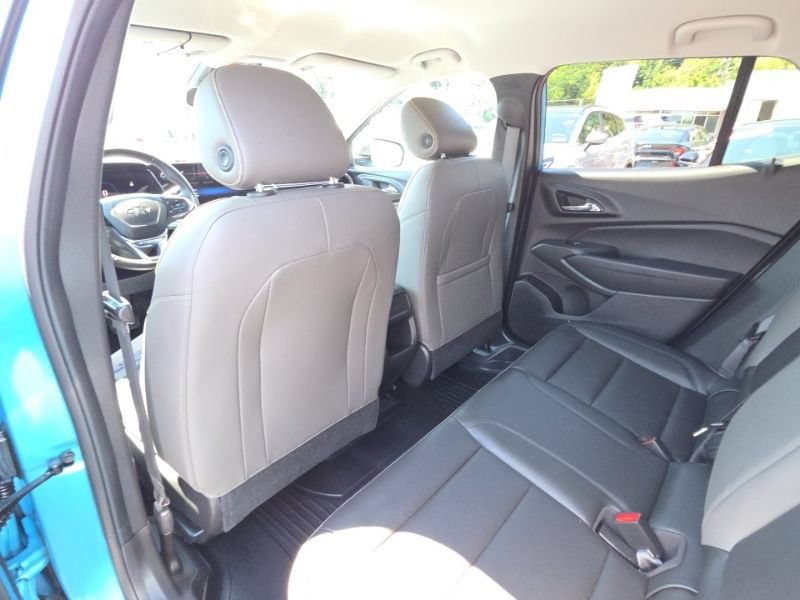 Used 2025 Chevrolet Trax ACTIV w/ Driver Confidence Package FWD image 19