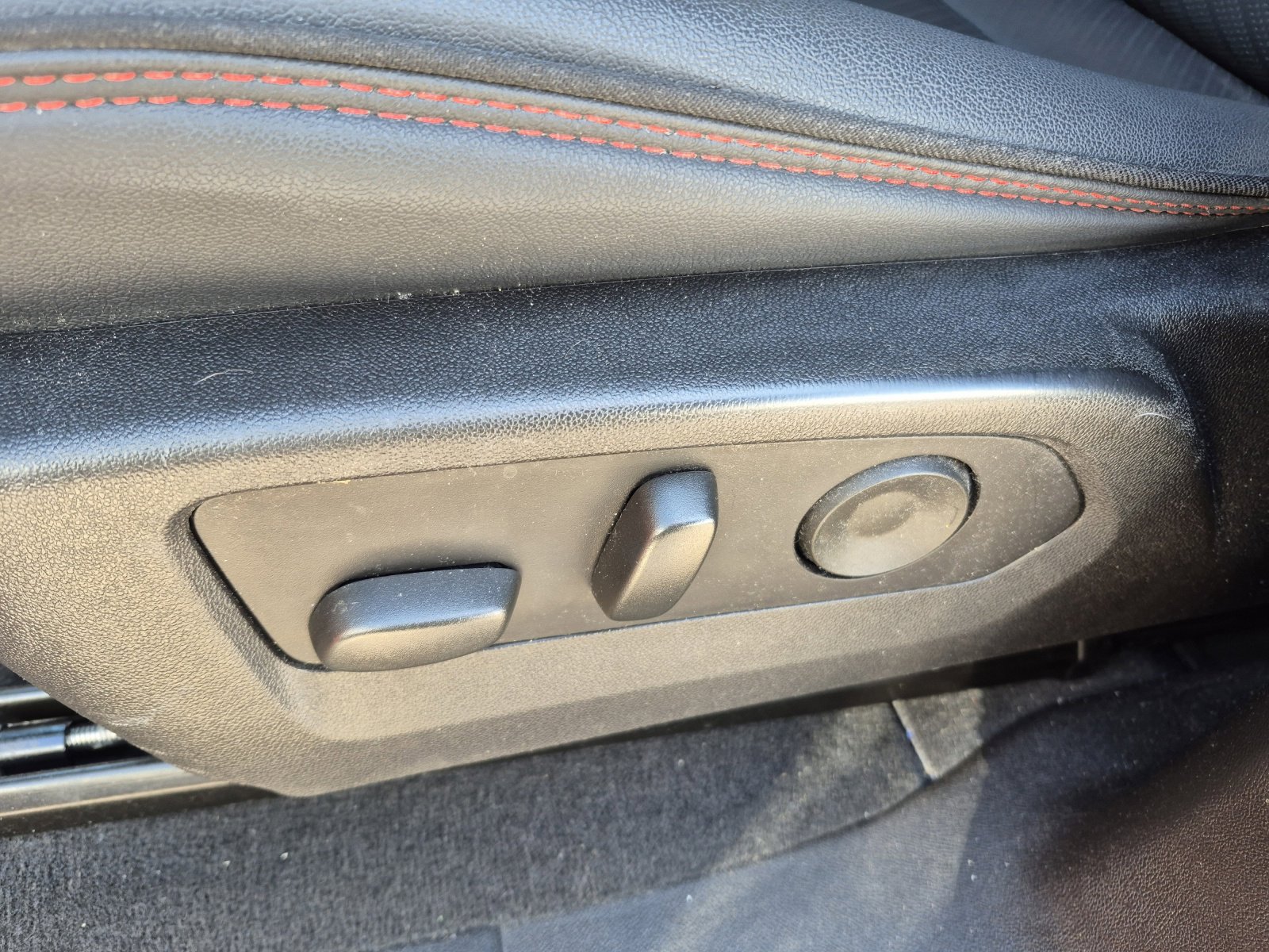 Used 2024 GMC Canyon AT4X image 16