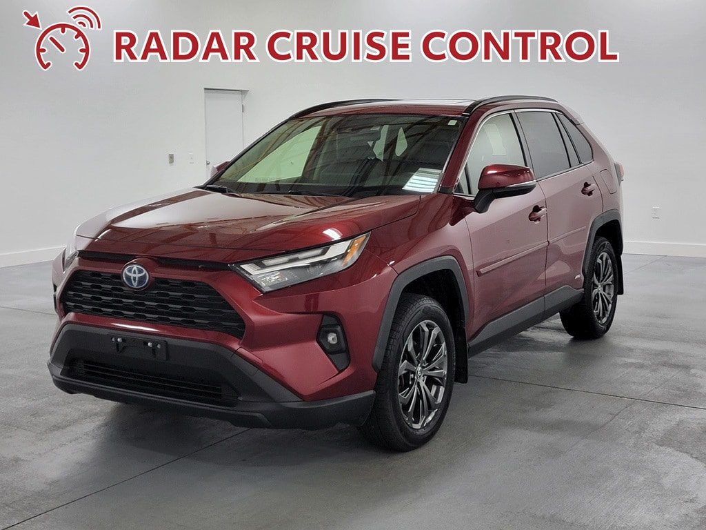 Used 2022 Toyota RAV4 XLE Premium AWD/4WD image 4