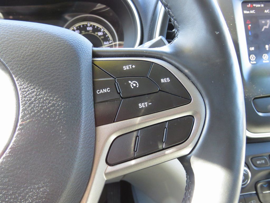 Used 2020 Jeep Cherokee Latitude Plus w/ Cold Weather Group image 22