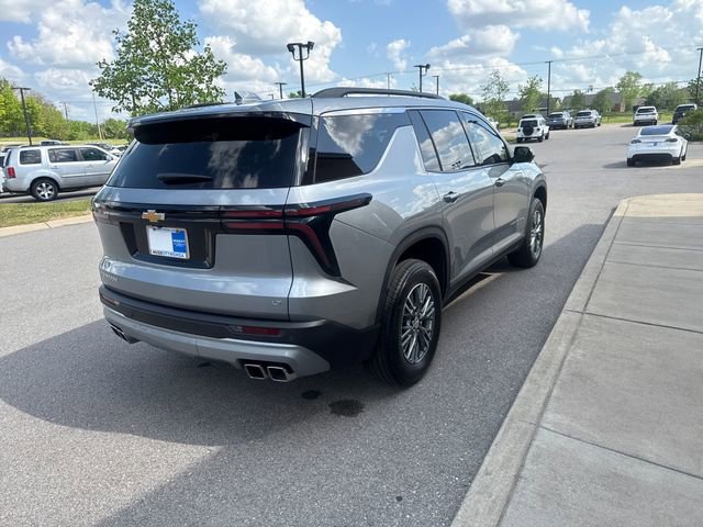 Used 2024 Chevrolet Traverse LT w/ Trailering Package FWD image 4