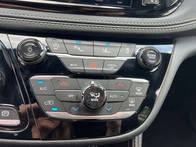 Used 2025 Chrysler Pacifica Limited FWD image 24