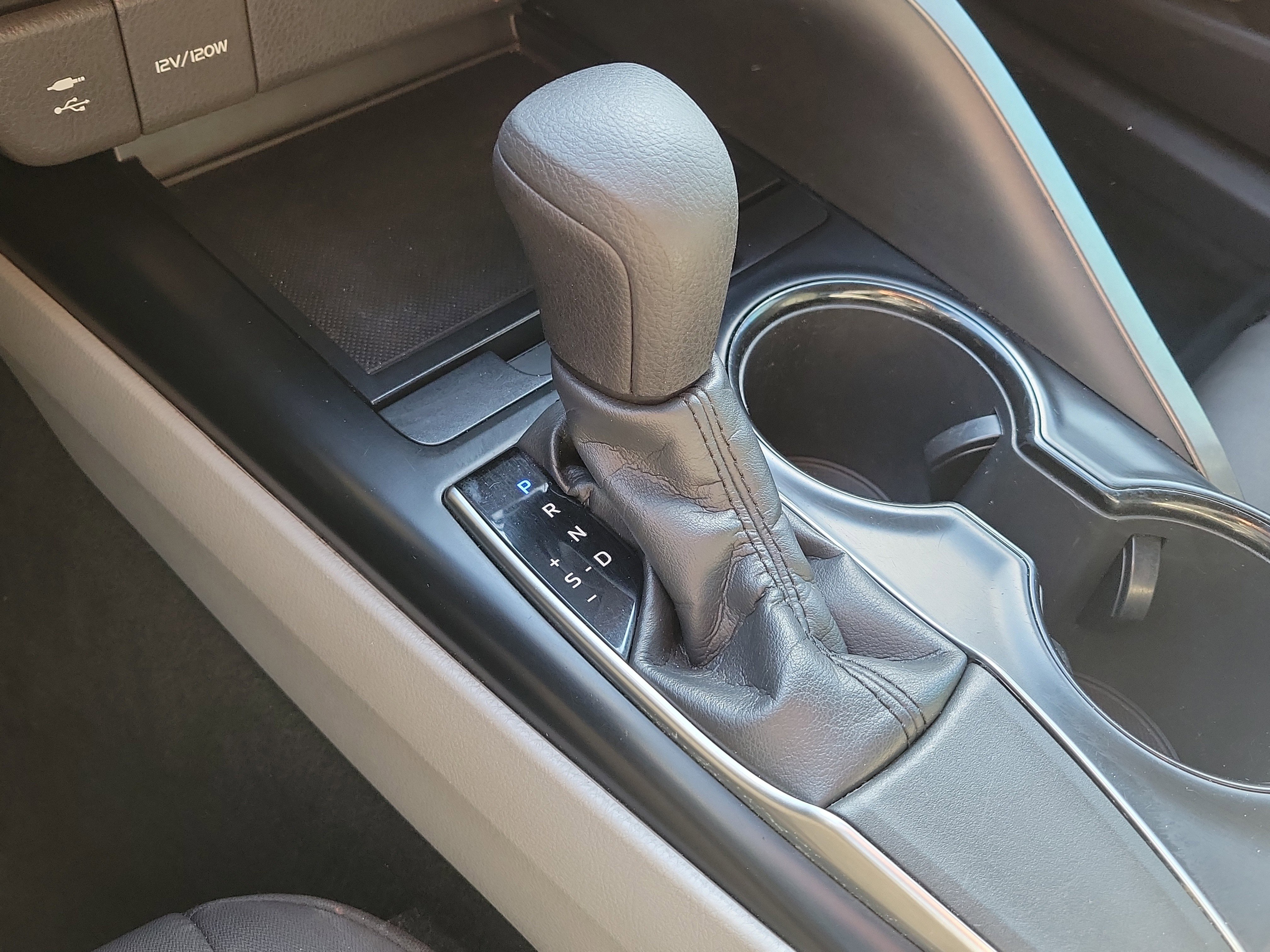 Used 2018 Toyota Camry LE image 33