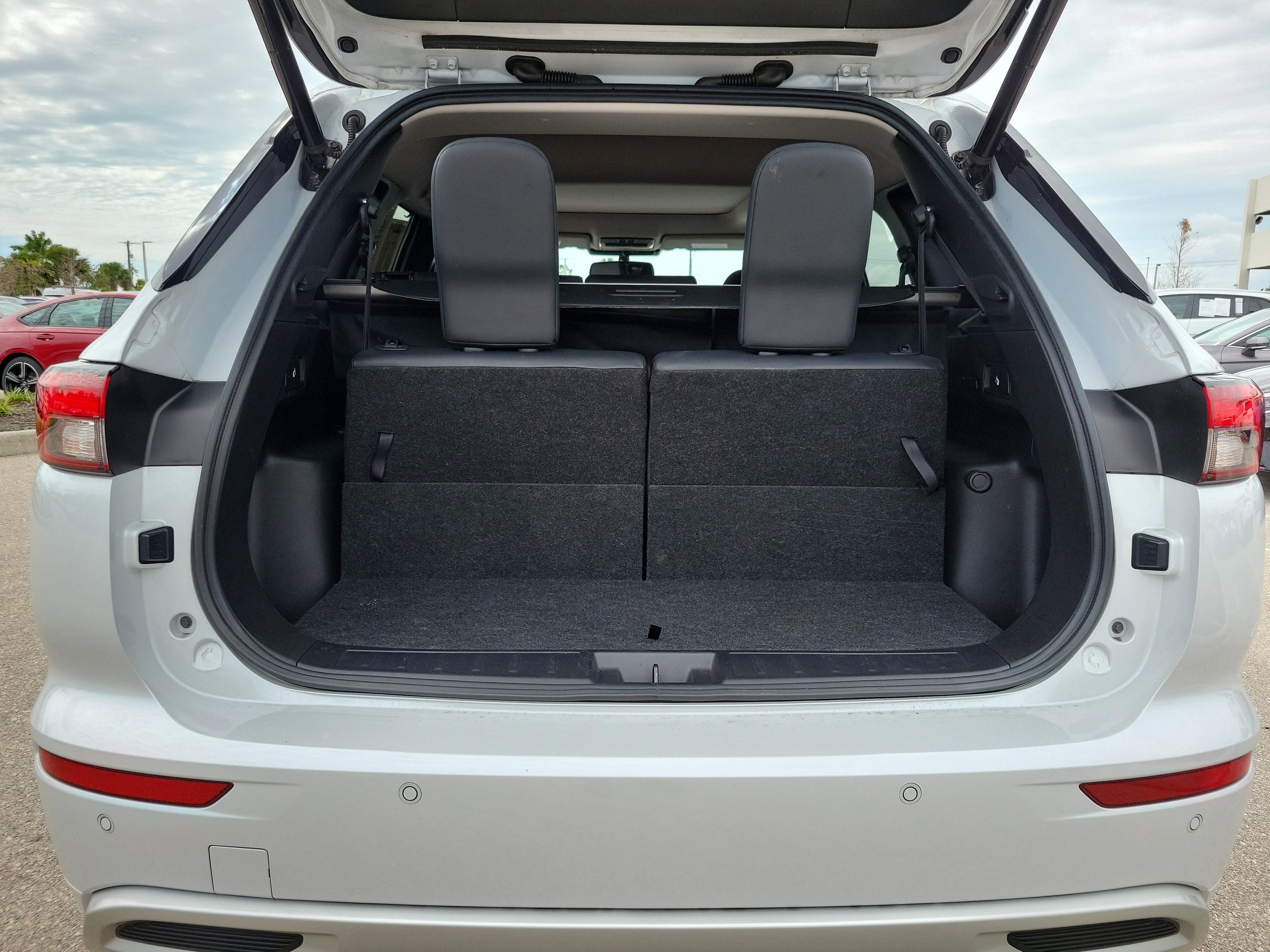 Used 2023 Mitsubishi Outlander SEL image 13