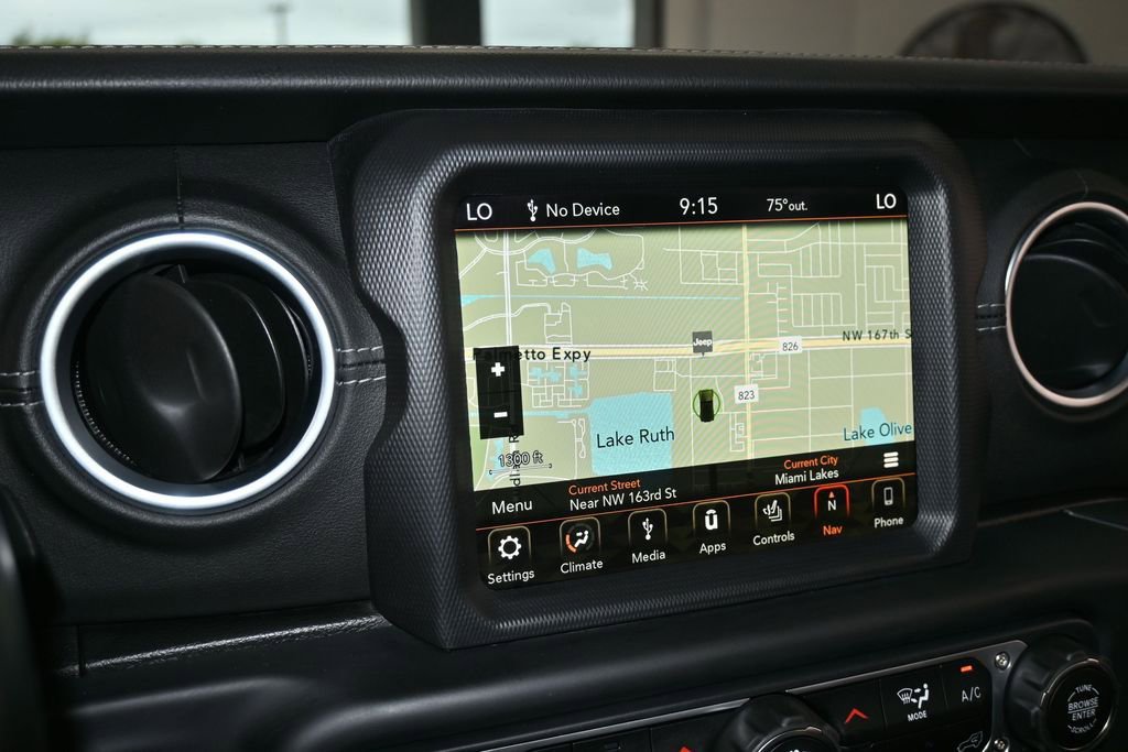 Used 2018 Jeep Wrangler Unlimited Sahara AWD/4WD image 18
