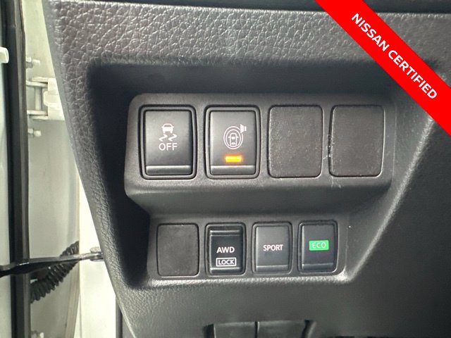 Used 2017 Nissan Rogue SV AWD/4WD image 17