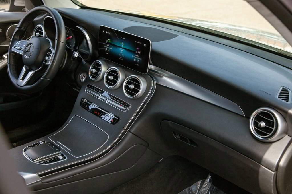 Used 2022 Mercedes-Benz GLC 300 image 11