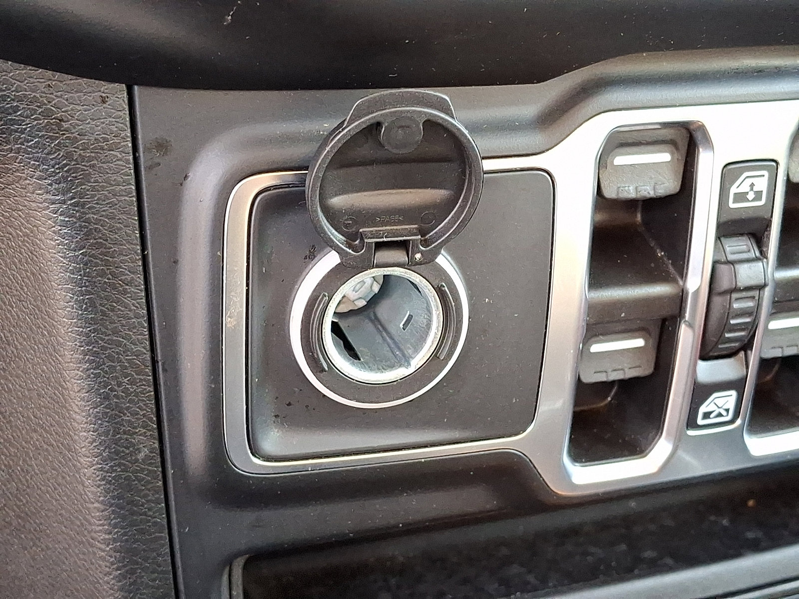 Used 2023 Jeep Gladiator Sport AWD/4WD image 27