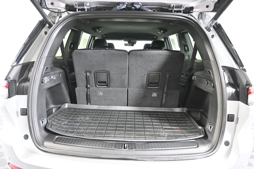 Used 2025 Jeep Grand Cherokee L Limited w/ Black Appearance Package image 17