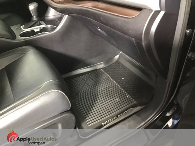 Used 2017 Toyota Highlander XLE image 30