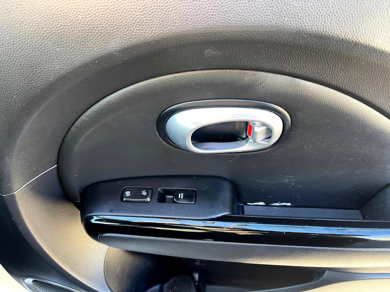 Used 2016 Kia Soul + w/ Soulful Package FWD image 38