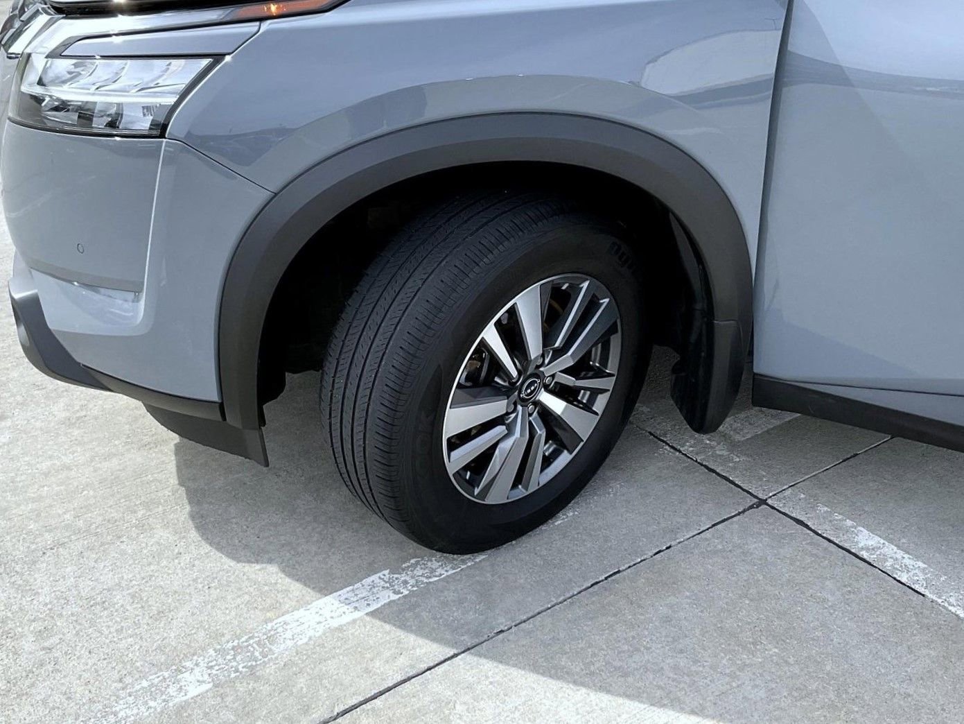 Used 2023 Nissan Pathfinder SL AWD/4WD image 26
