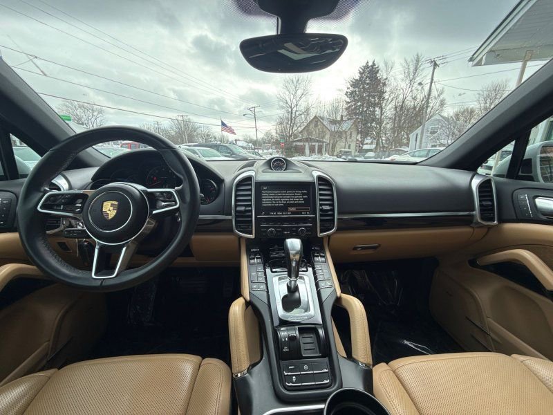 Used 2016 Porsche Cayenne image 21