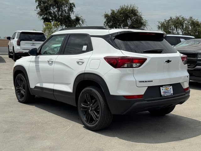 New 2026 Chevrolet TrailBlazer LT w/ Midnight Edition FWD image 3