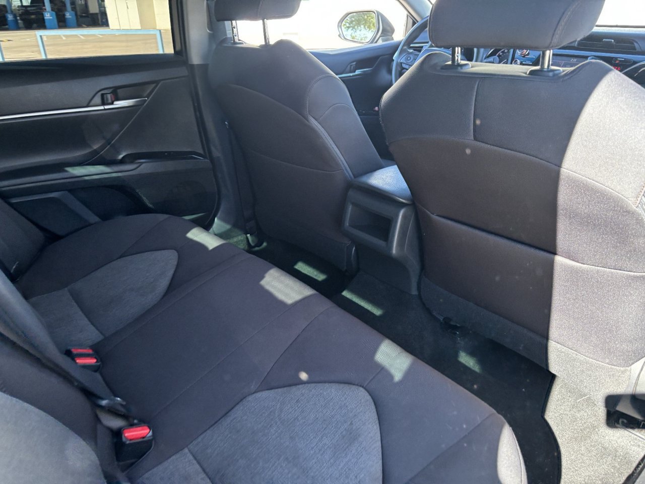 Used 2018 Toyota Camry LE FWD image 11
