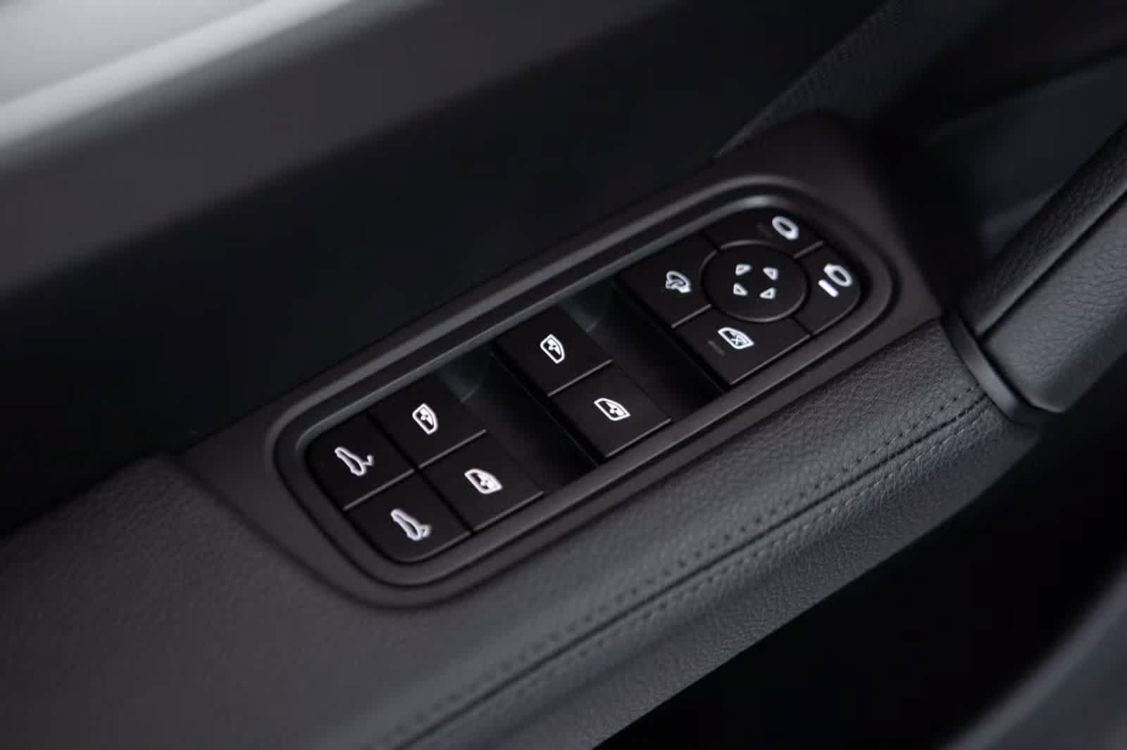 Certified 2026 Porsche Cayenne AWD/4WD image 24