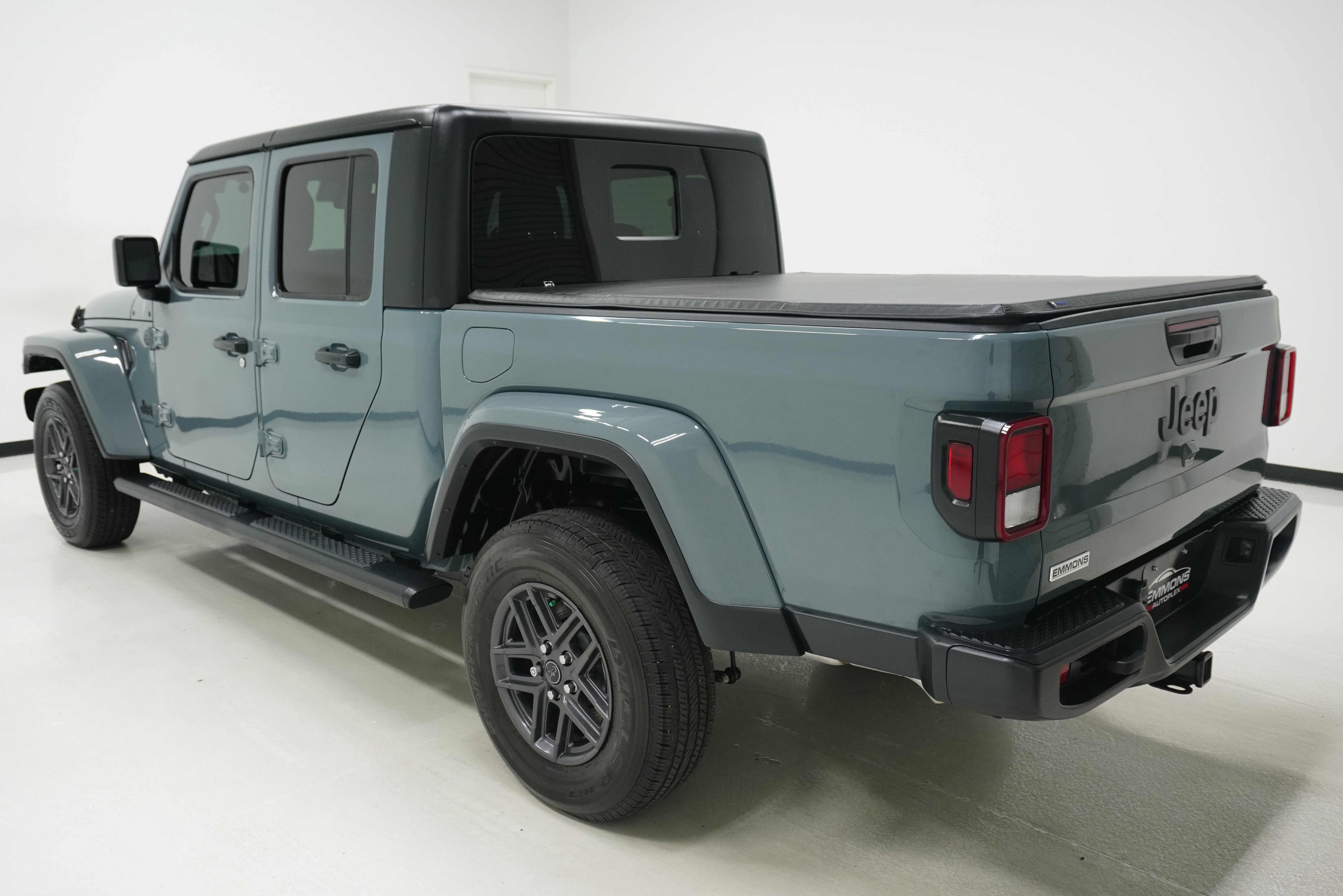 Used 2024 Jeep Gladiator Sport AWD/4WD image 5