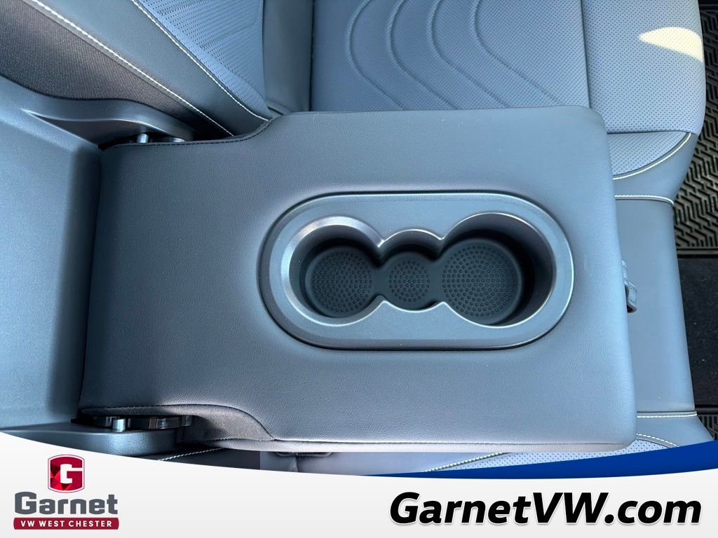 Certified 2025 Volkswagen Tiguan SE R-Line image 36