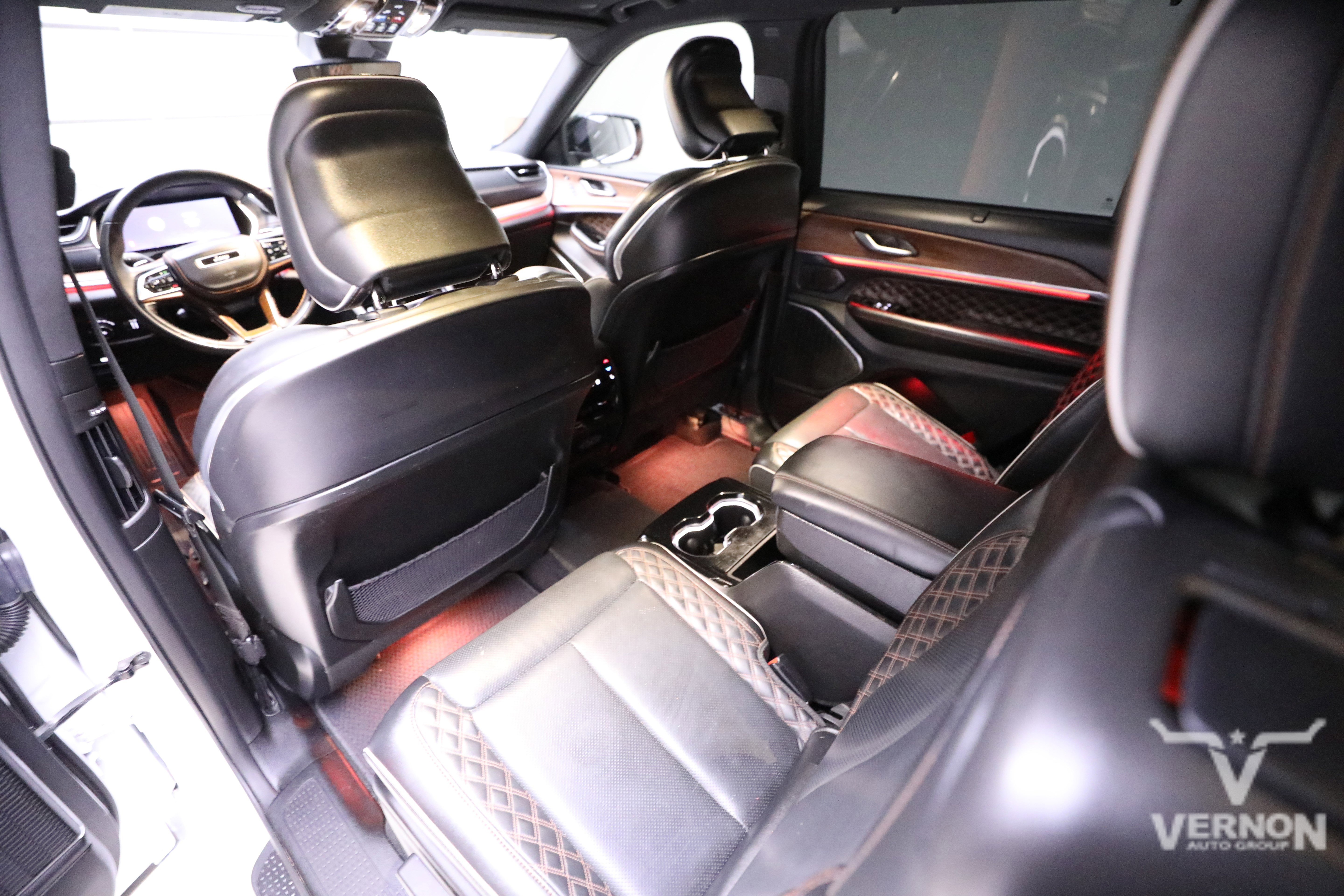 Used 2022 Jeep Grand Cherokee L Summit w/ Luxury Tech Group V image 9