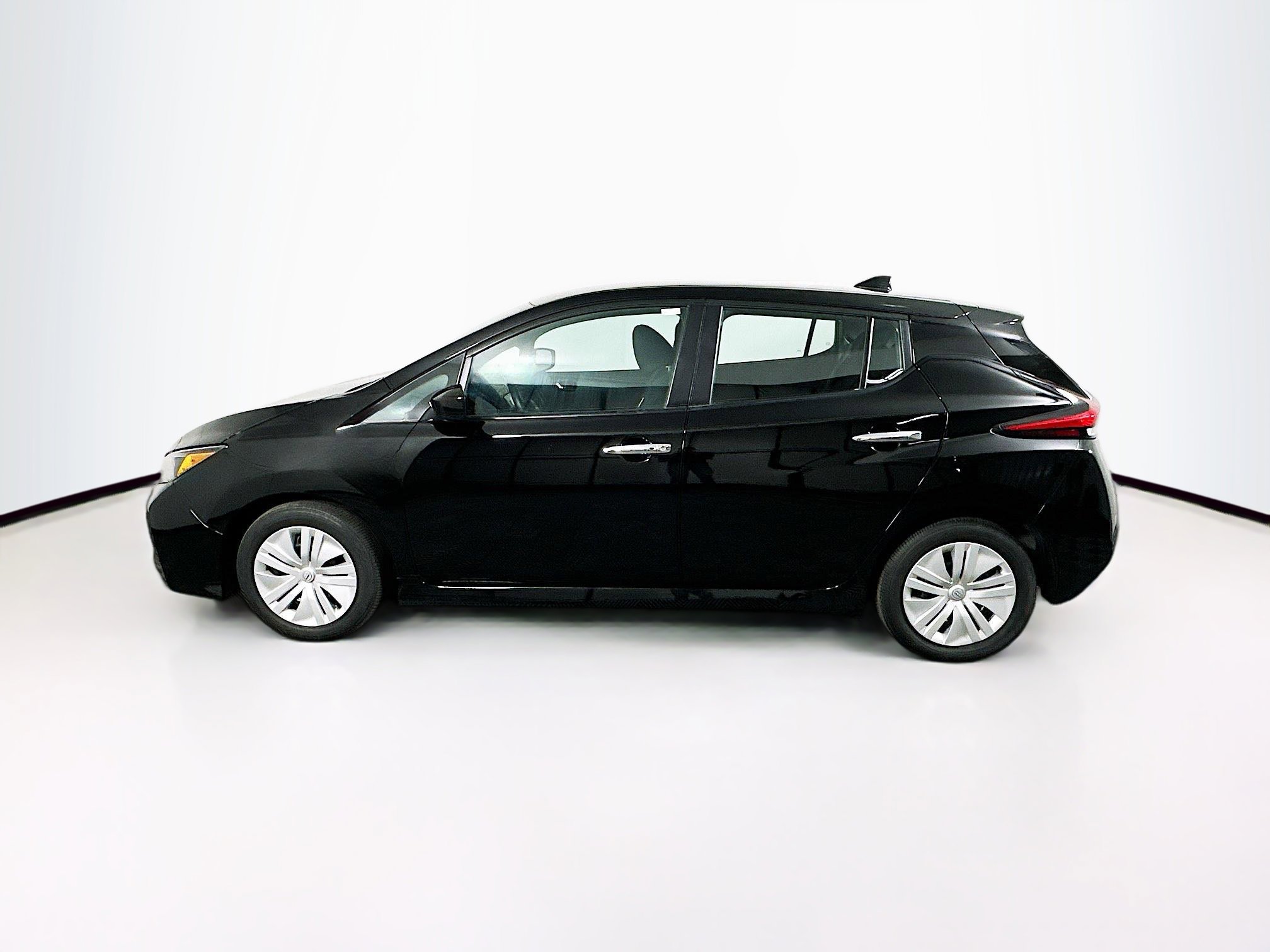 Used 2024 Nissan Leaf S image 4