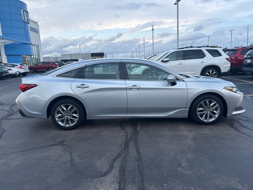 Used 2020 Toyota Avalon XLE image 12