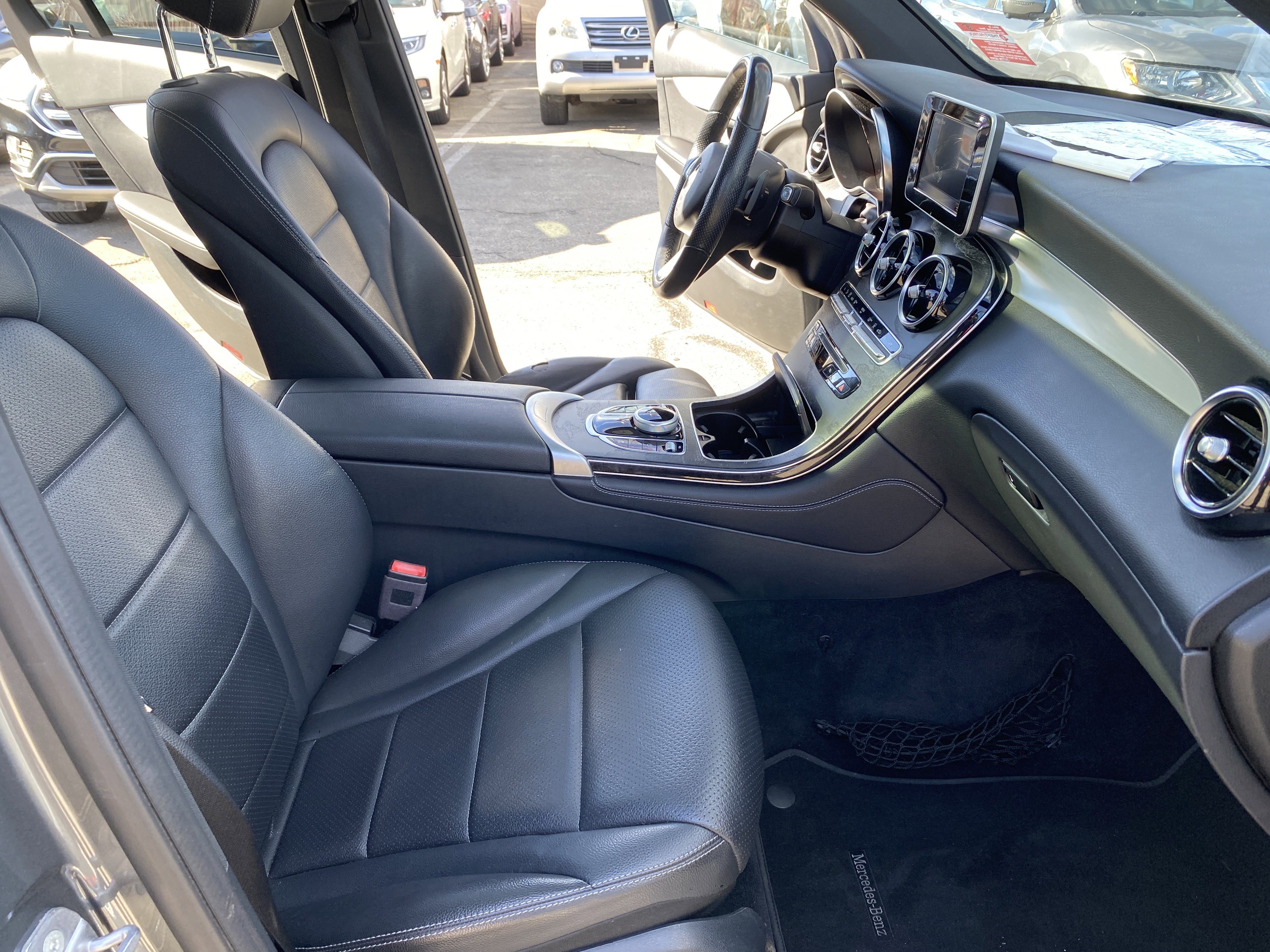 Used 2019 Mercedes-Benz GLC 350e 4MATIC w/ Premium Package image 21
