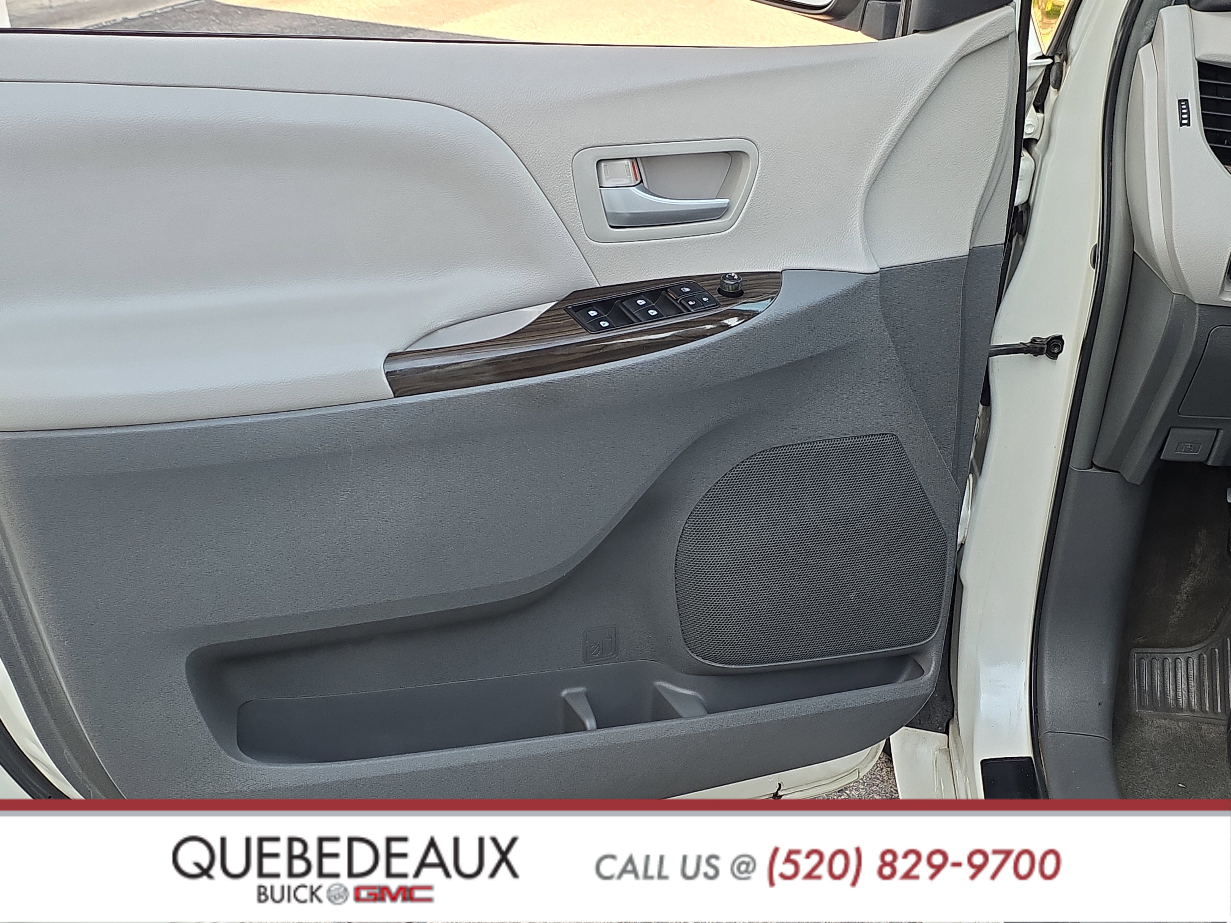 Used 2015 Toyota Sienna XLE w/ XLE Navigation Package FWD image 9