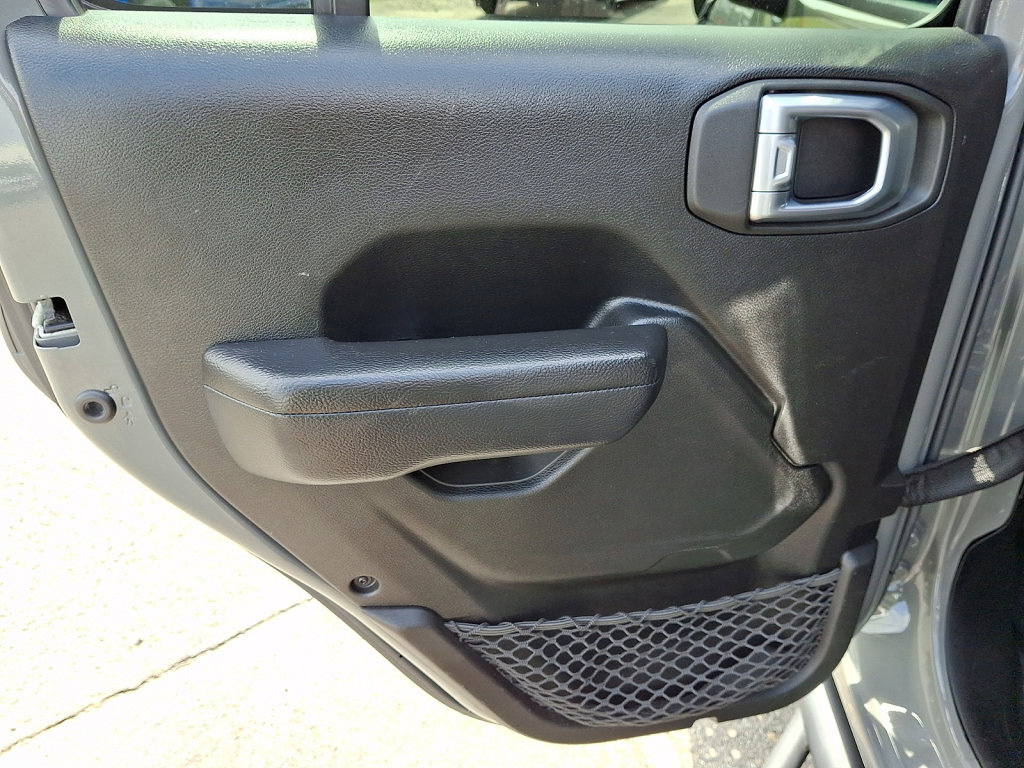 Used 2022 Jeep Gladiator Willys image 18