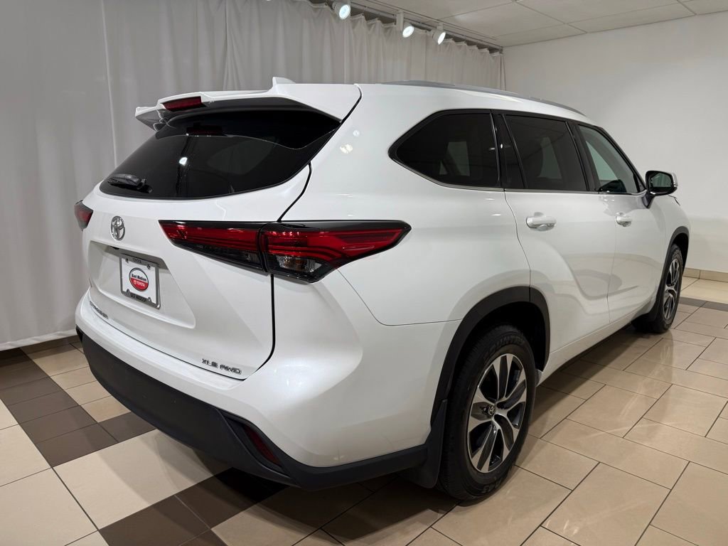 Used 2022 Toyota Highlander XLE image 5