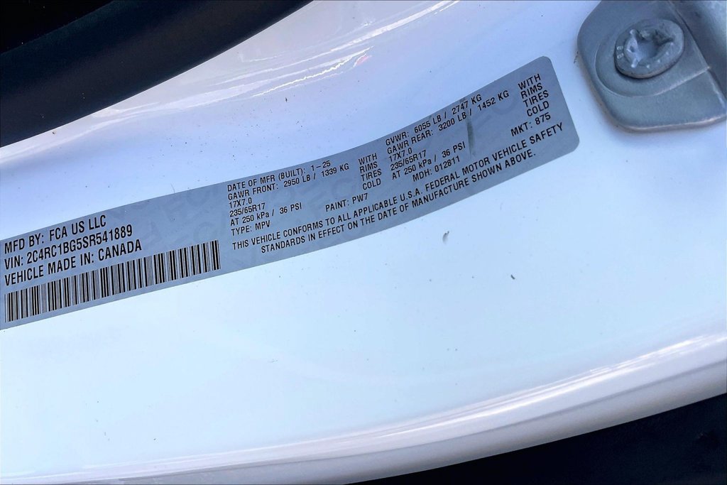 Used 2025 Chrysler Pacifica Select FWD image 33