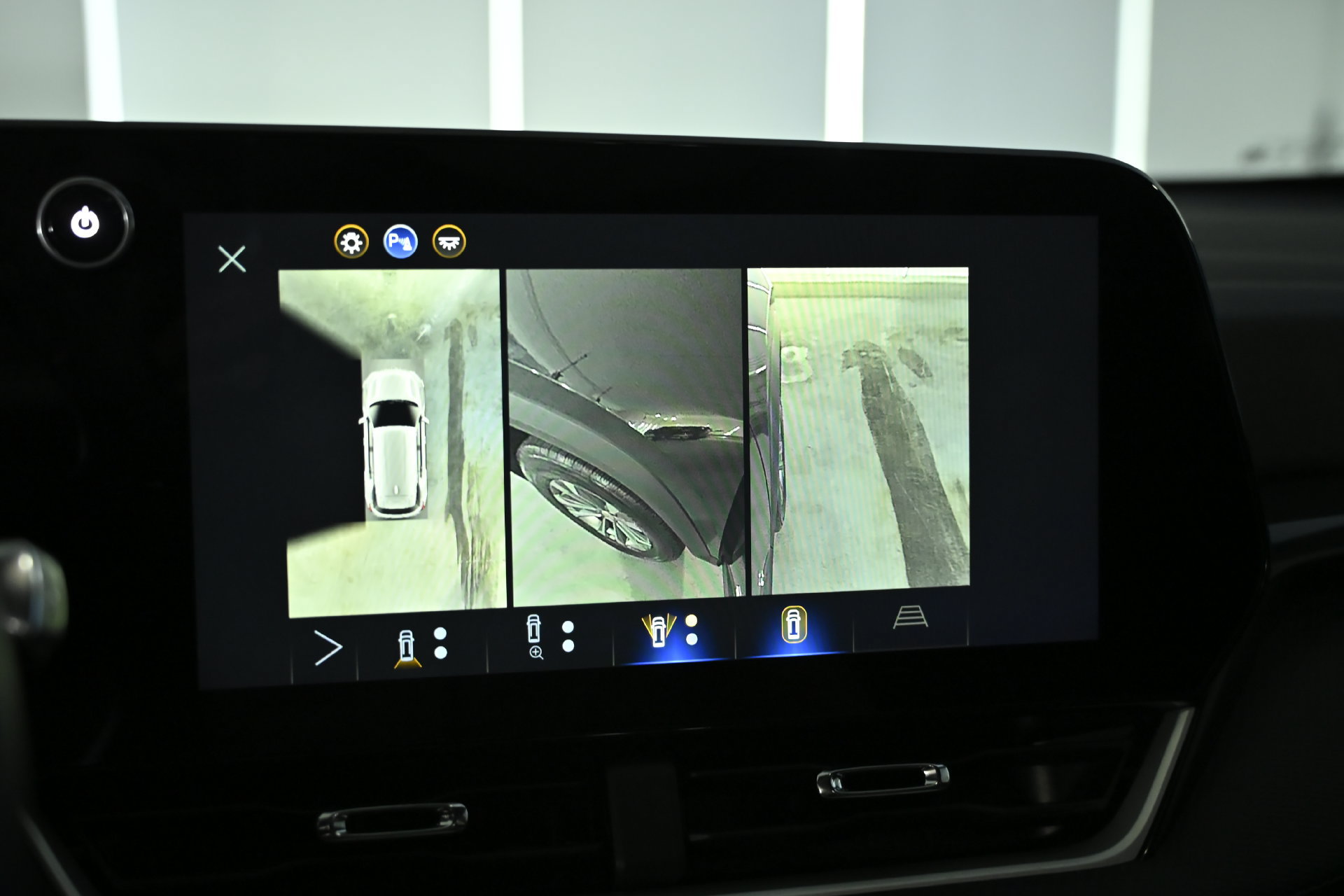 Used 2026 Chevrolet Equinox LT w/ Safety and Technology Package FWD image 26