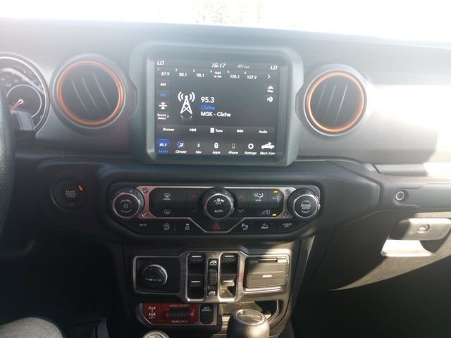 Used 2021 Jeep Gladiator Mojave w/ Safety Group image 17