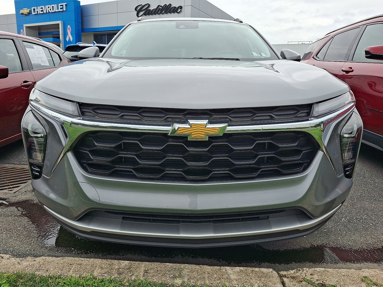 Used 2024 Chevrolet Trax LT w/ Driver Confidence Package FWD image 2