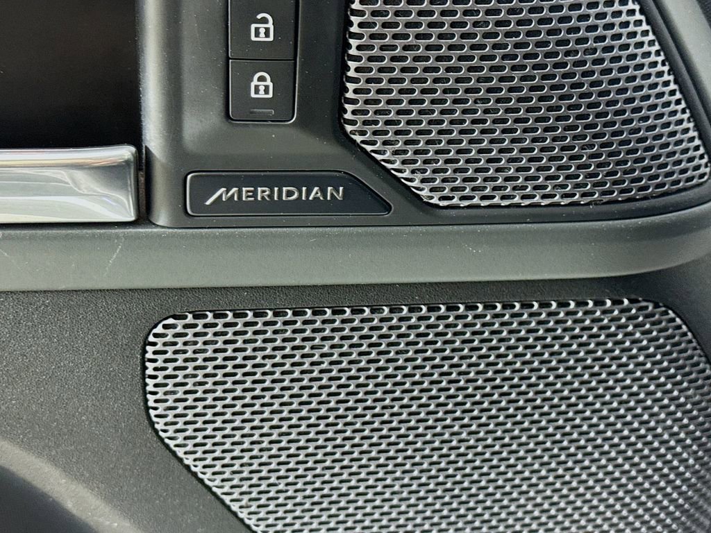 Used 2021 Land Rover Defender 110 X-Dynamic SE AWD/4WD image 19