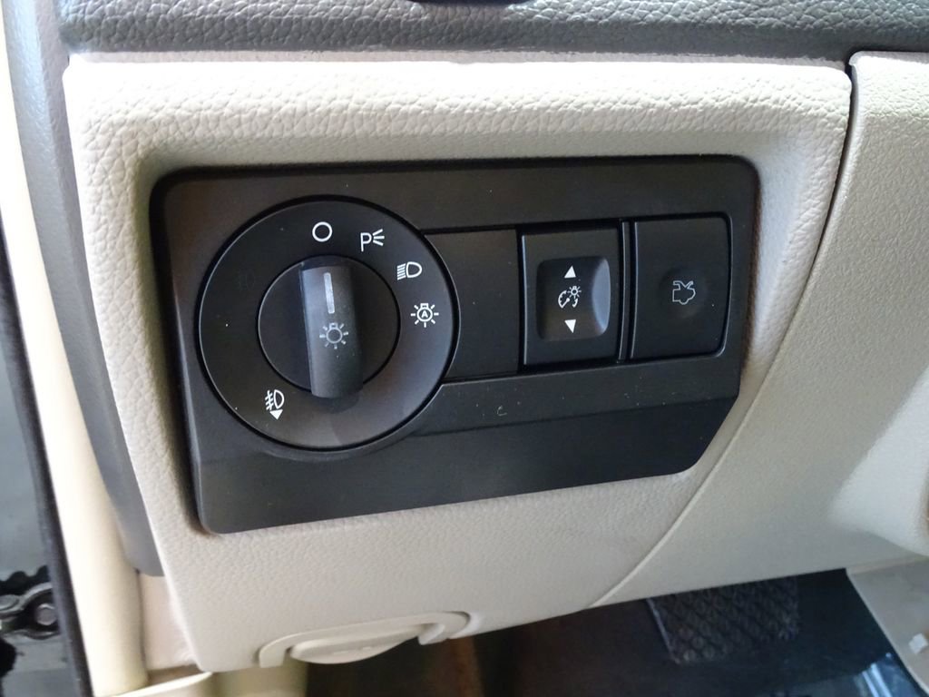 Used 2012 Ford Fusion SE image 17