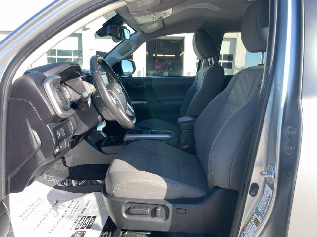 Used 2022 Toyota Tacoma SR5 AWD/4WD image 19