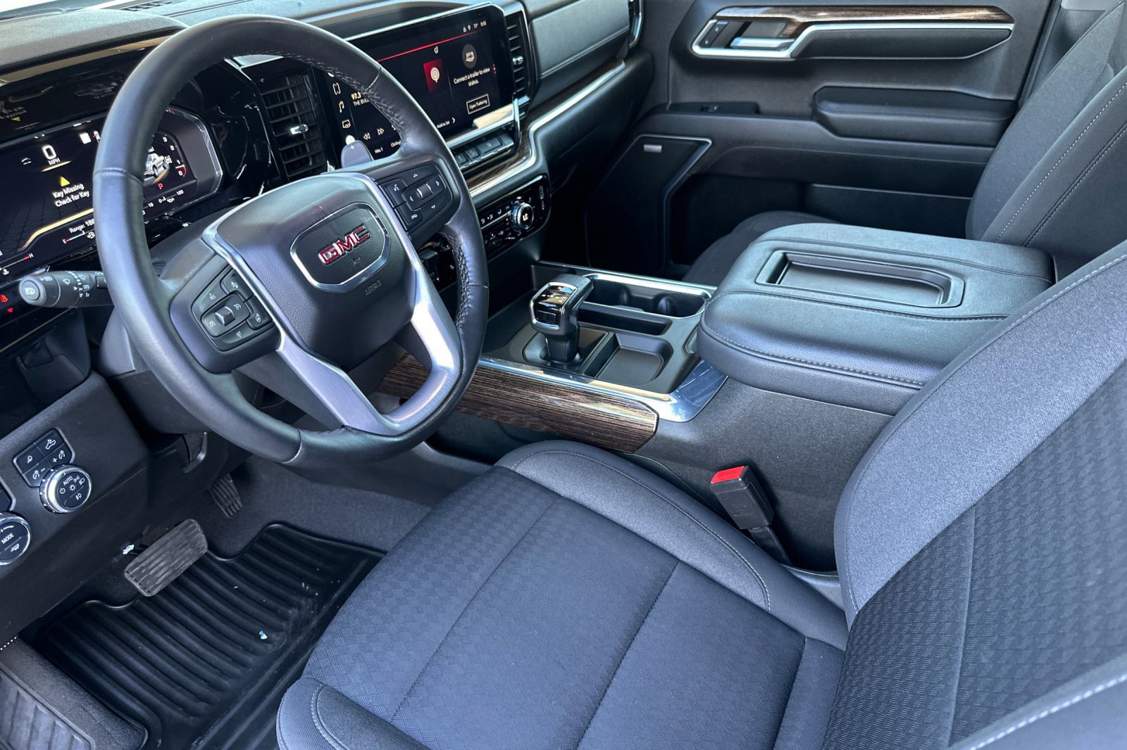 Certified 2022 GMC Sierra 1500 Elevation w/ Preferred Package AWD/4WD image 10