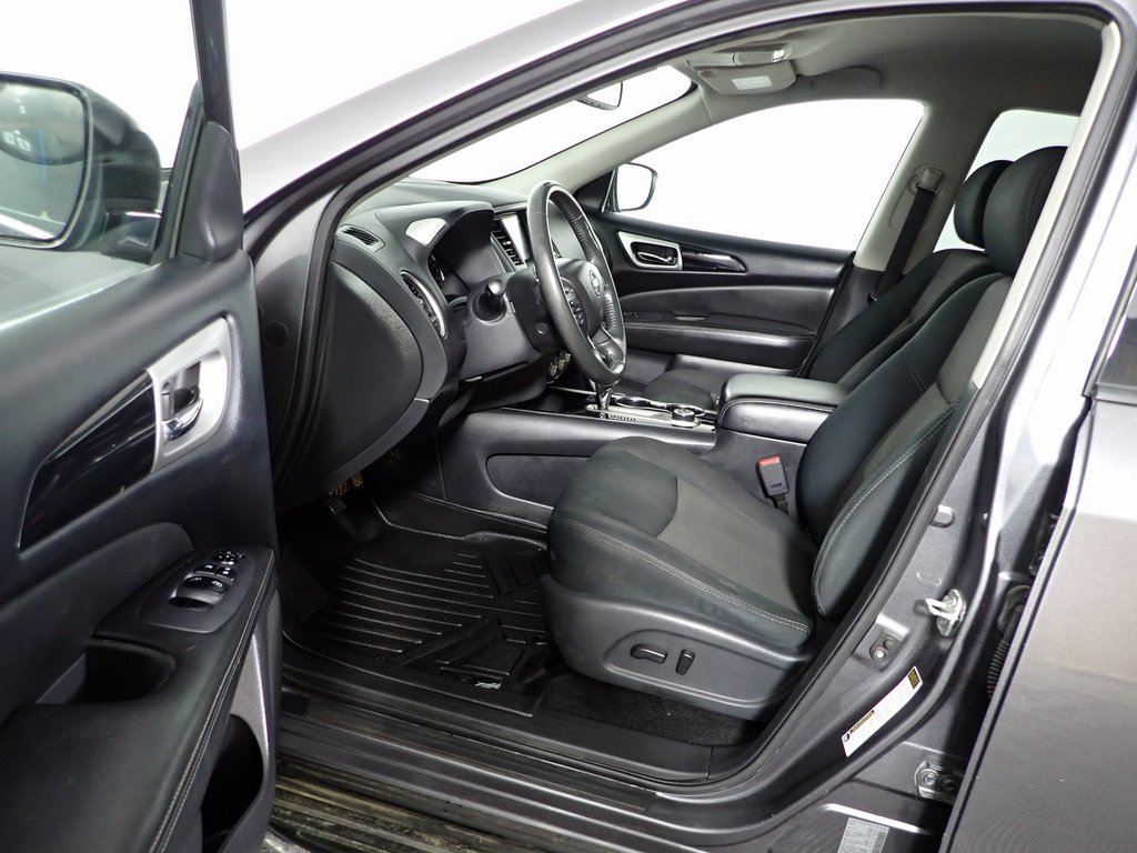 Used 2018 Nissan Pathfinder SV w/ SV All Weather Package image 16