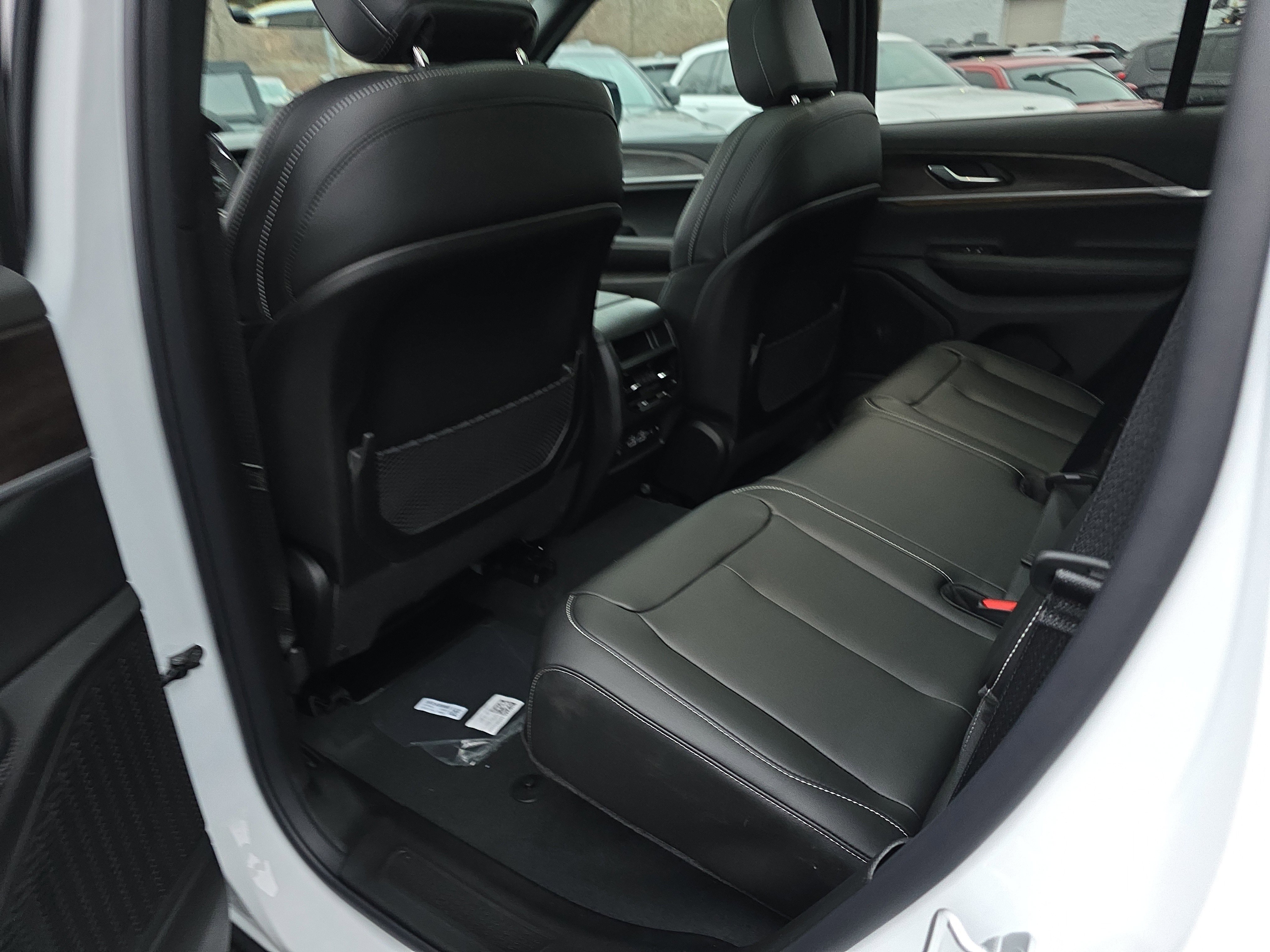 New 2025 Jeep Grand Cherokee Limited image 14