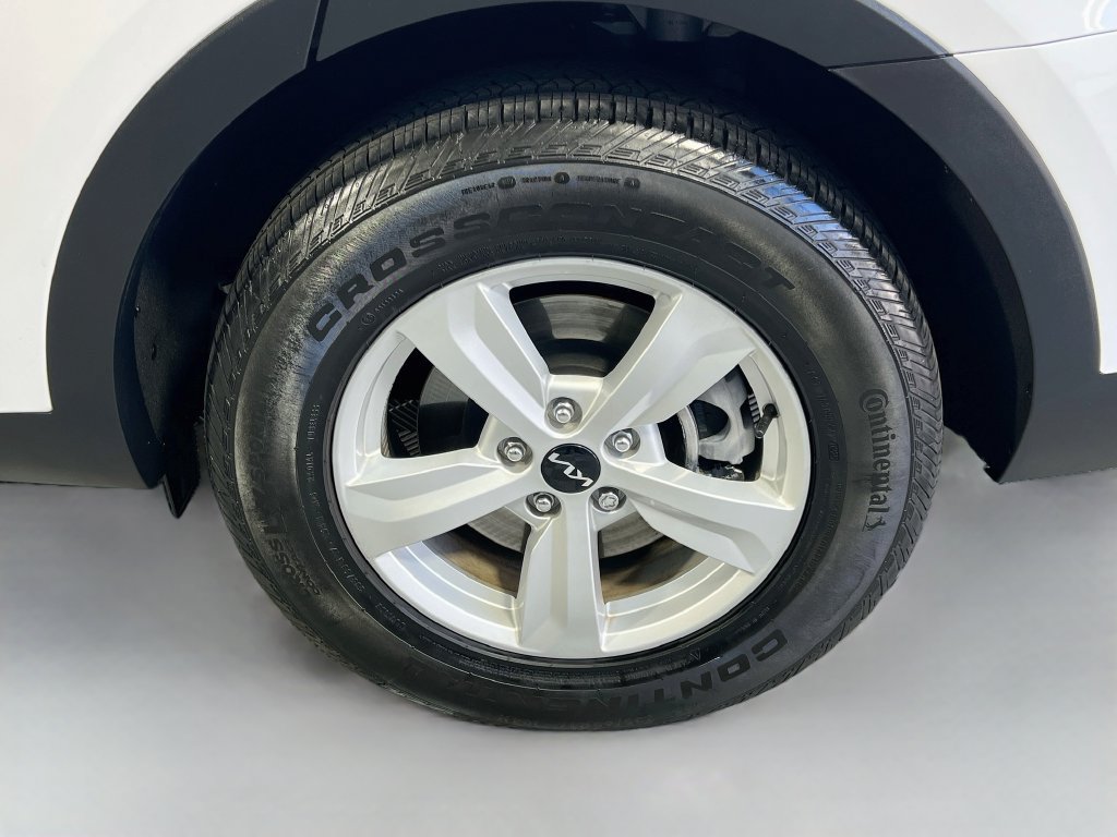 Certified 2025 Kia Sorento LX FWD image 32