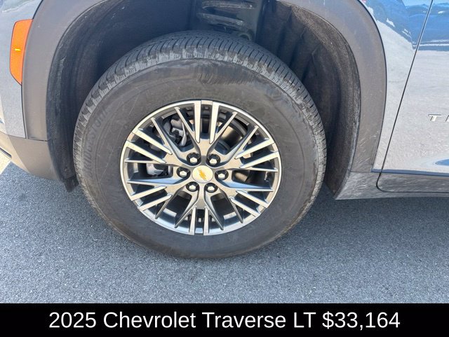 Used 2025 Chevrolet Traverse LT FWD image 6