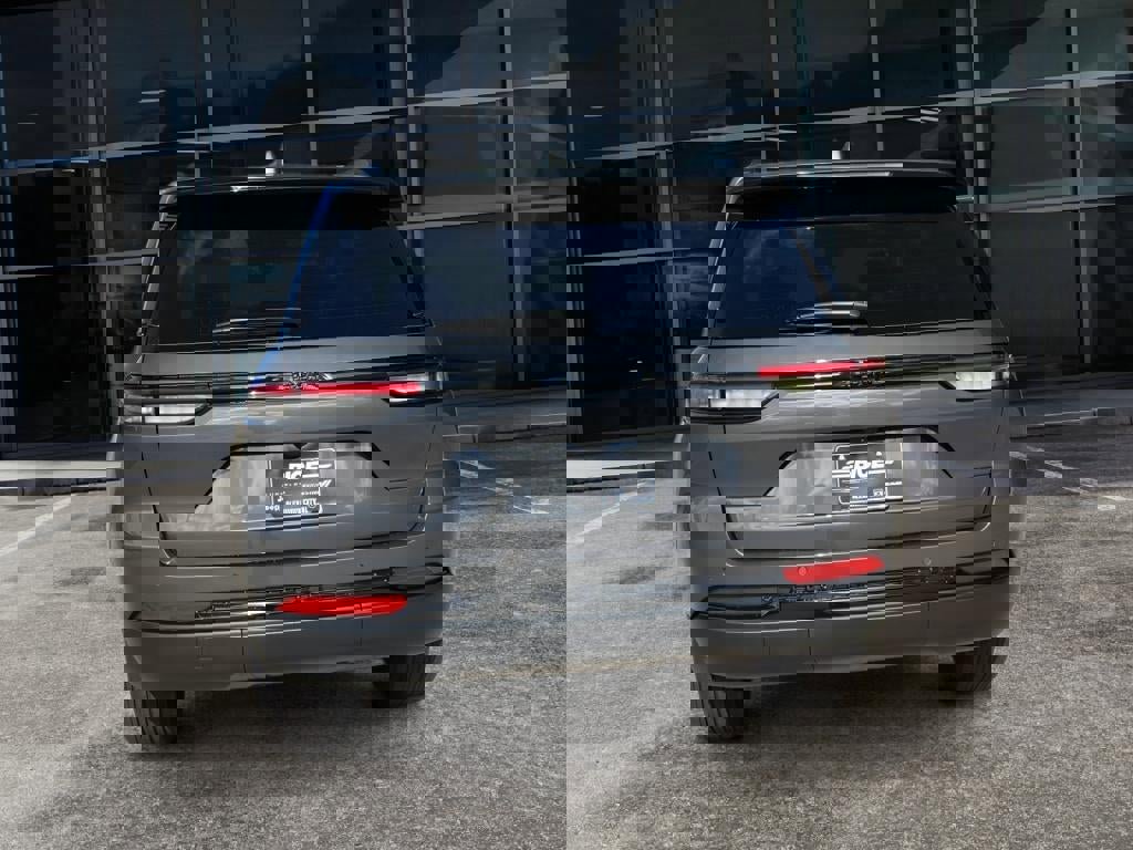 New 2025 Jeep Grand Cherokee Altitude image 6