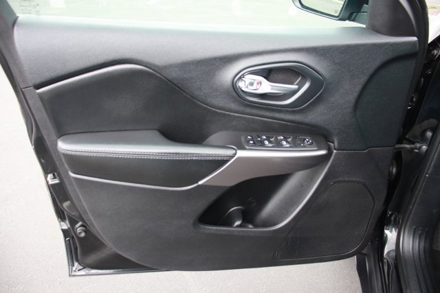 Used 2020 Jeep Cherokee Latitude Plus FWD image 9